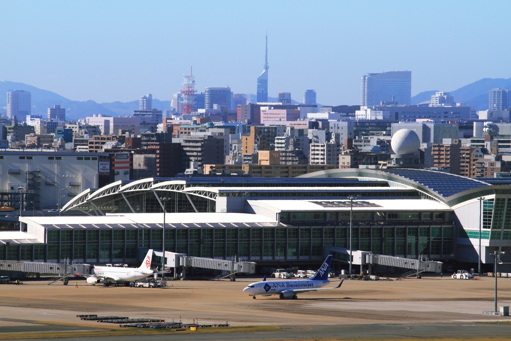 世界への扉を広げる「福岡空港」の魅力